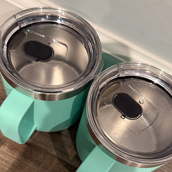 YETI lot of 2 14oz Seafoam Green Stainless Steel Mugs no magnet on top - Picture 4 of 5
